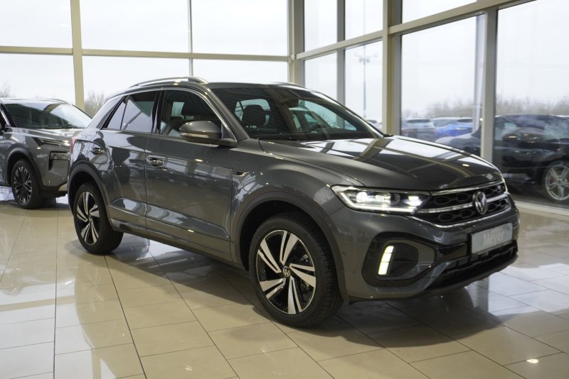 Volkswagen T-Roc R-Line 1,5TSI DSG UPE=45000 Euro    **