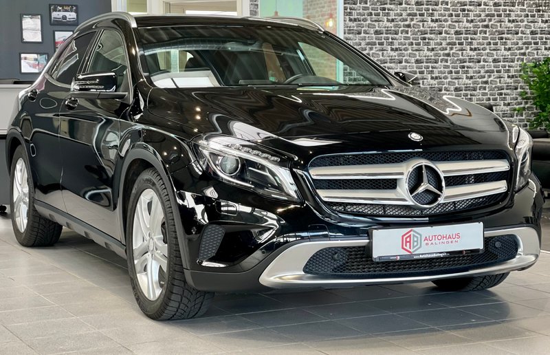 Mercedes-Benz GLA 250 4MATIC |Bi-XEN|SHZ|AHK|NAVI|PDC|MFL|TEMP.