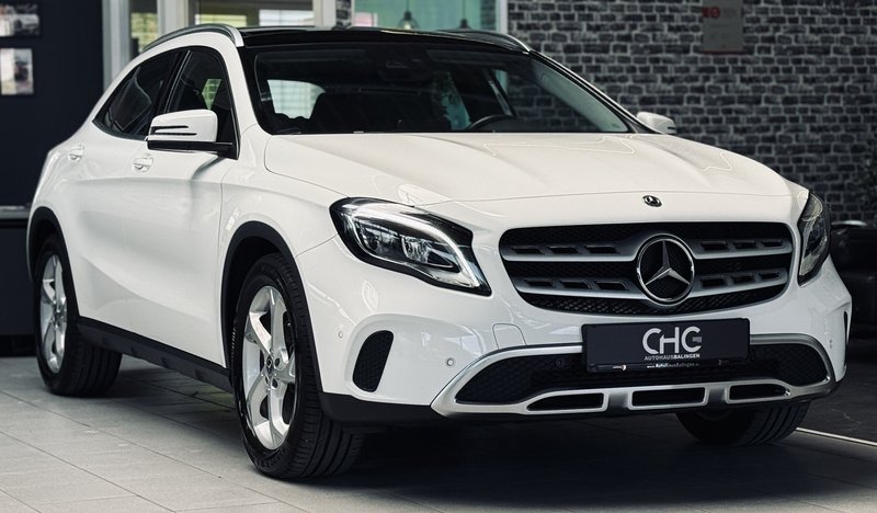 Mercedes-Benz GLA 180 URBAN |Pano|NAVI|AHK|LED|
