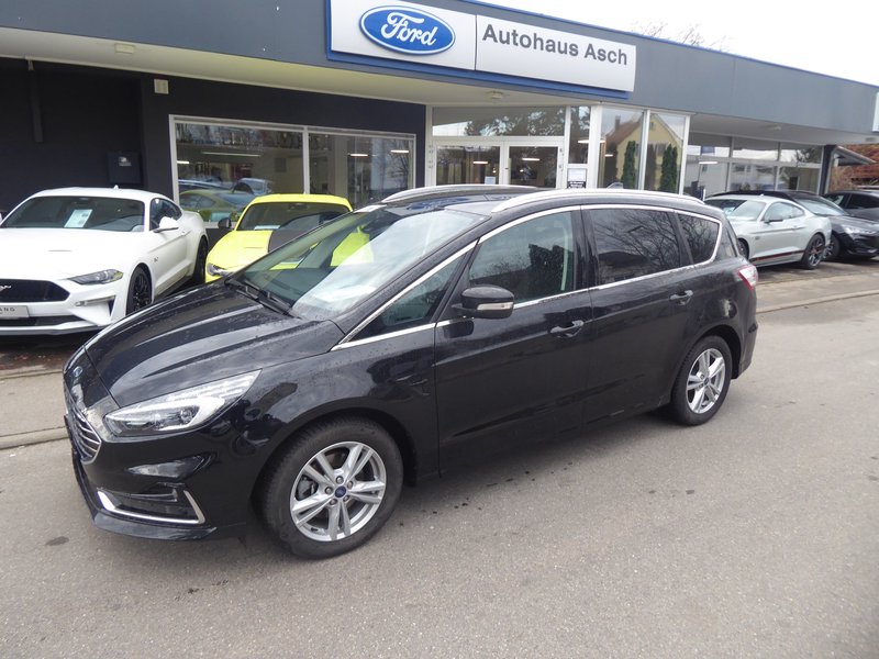 Ford S-Max Hybrid Titanium