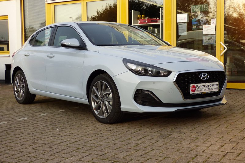 Hyundai i30 Fastback Style 1.4 T-GDI , Kamera, ALU 17"