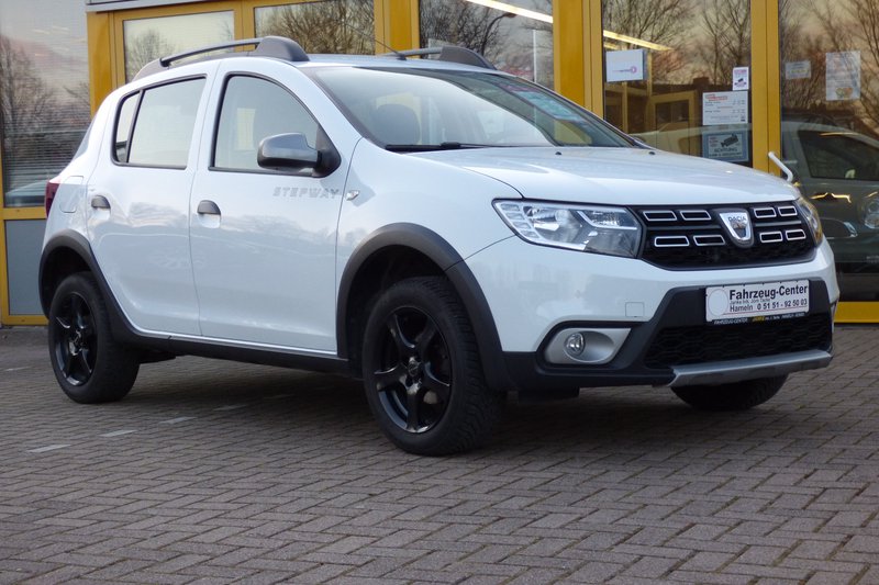 Dacia Sandero Stepway TCe 90 Ambiance 8 fach bereift, 1. Hand