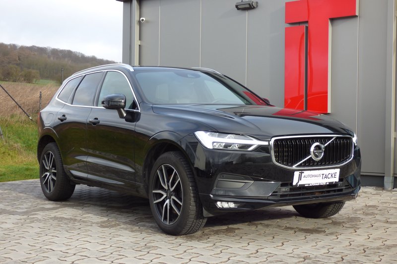Volvo XC60 Momentum 8 fach bereift, Harman Kardon, LED