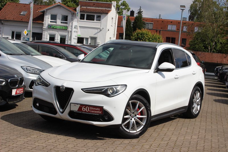 Alfa Romeo Stelvio Super XENON=NAVI=LEDER=PANORAMADACH=HARMAN+KARDON