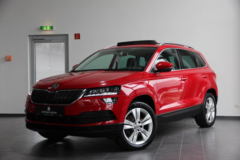 Skoda Karoq Style 4x4  PANO AUT KEYLEES LED