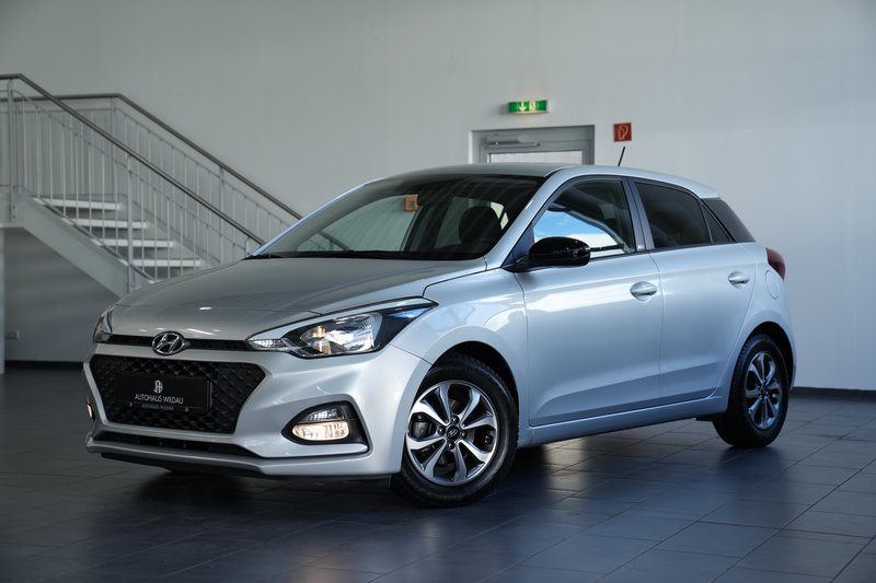 Hyundai i20 YES!  CARPLAY KAMERA