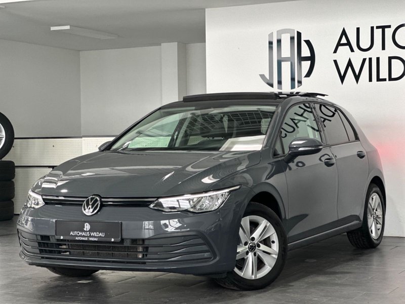 Volkswagen Golf VIII Lim. Life *PANO*AHK*
