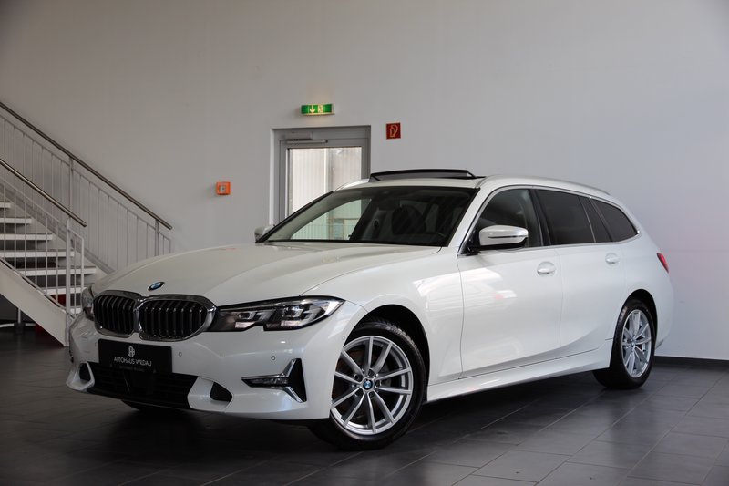 BMW 320 d xDrive Luxury Line  PANO STANDHEIZUNG
