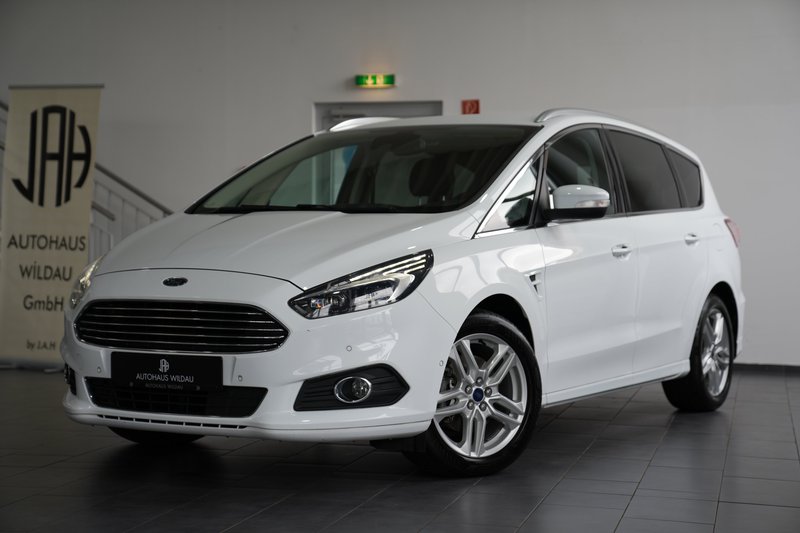 Ford S-MAX Titanium AUT NAV LED SHZ KEYLEES