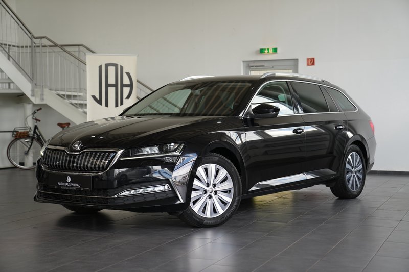 Skoda Superb Combi Style iV  AUT NAV SHZ KEYLEES AHK 360°