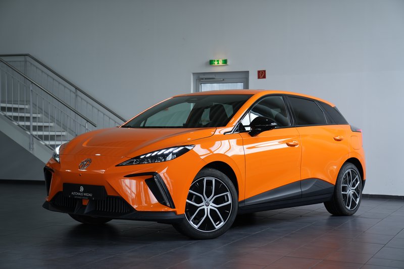 MG 4 Luxury  AUT ACC KEYLEES NAV LED