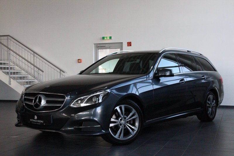 Mercedes-Benz E 200 CGI BlueEfficiency  AUT LED AHK NAV