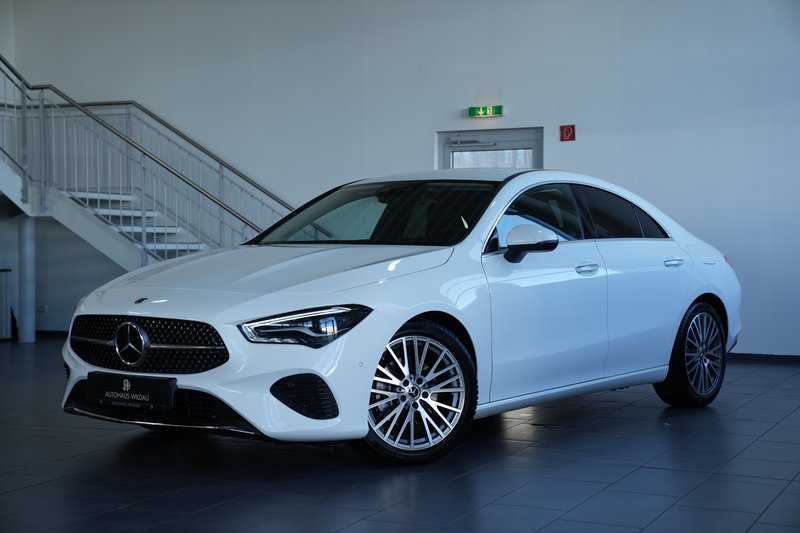 Mercedes-Benz CLA 180  AUT NAV LED KEYLEES AMBIENT
