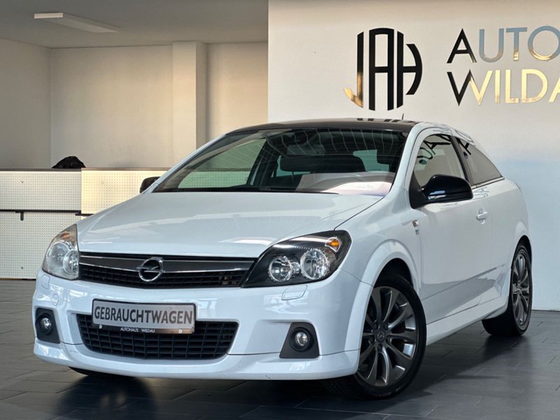 Opel Astra H GTC Black & White OPC LINE