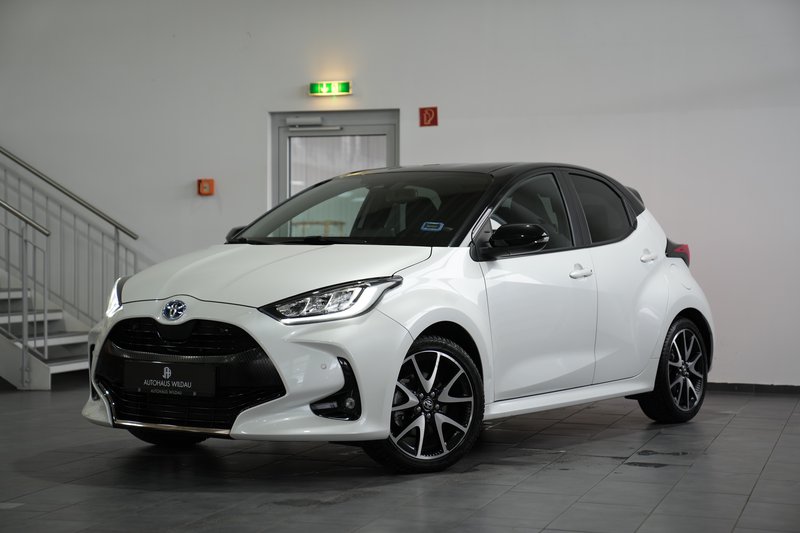 Toyota Yaris Hybrid Style  AUT SHZ KEYLEES HEAD-UP