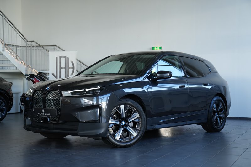 BMW iX 40 xDrive  AHK AMBIENT 360° H&K
