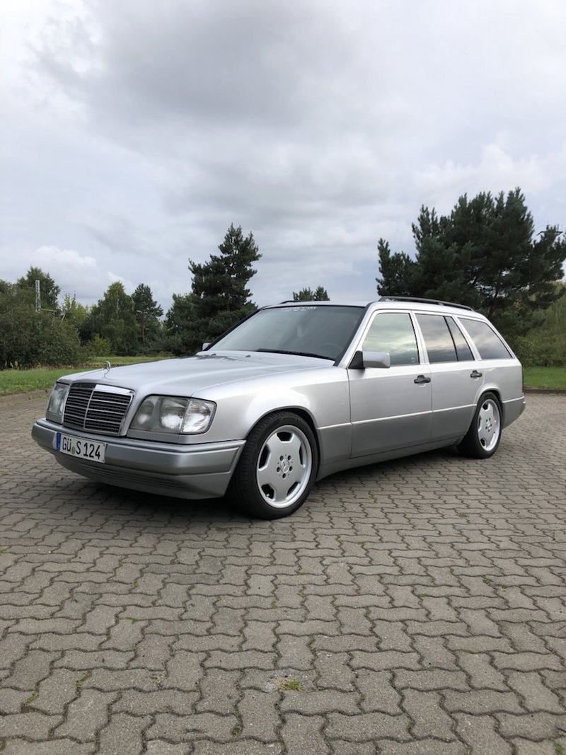 Mercedes-Benz 220 TE / E 220