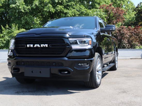 Dodge RAM 1500 Crew Laramie Sport 12 Zoll MJ 2023 BLIS