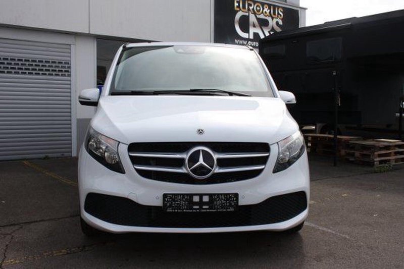 Mercedes-Benz 220