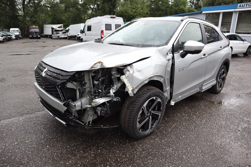 Mitsubishi Eclipse Cross Plus Select Hybrid 4WD Autom. Kamera. Navi. Klimaaut. SHZ. PDC.