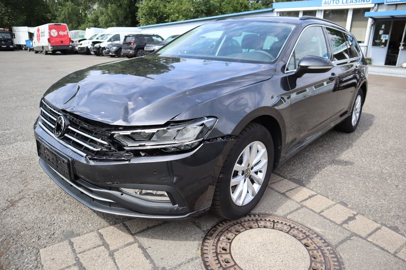 Volkswagen Passat Variant 1.5 TSI DSG Business Navi. Klimaaut. AHK. SHZ. PDC. Alu.