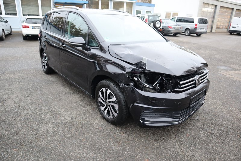 Volkswagen Touran 1.5 TSI Active Start-Stopp 7-Sitze. Nai. Klimaaut. SHZ.PDC.Alu.