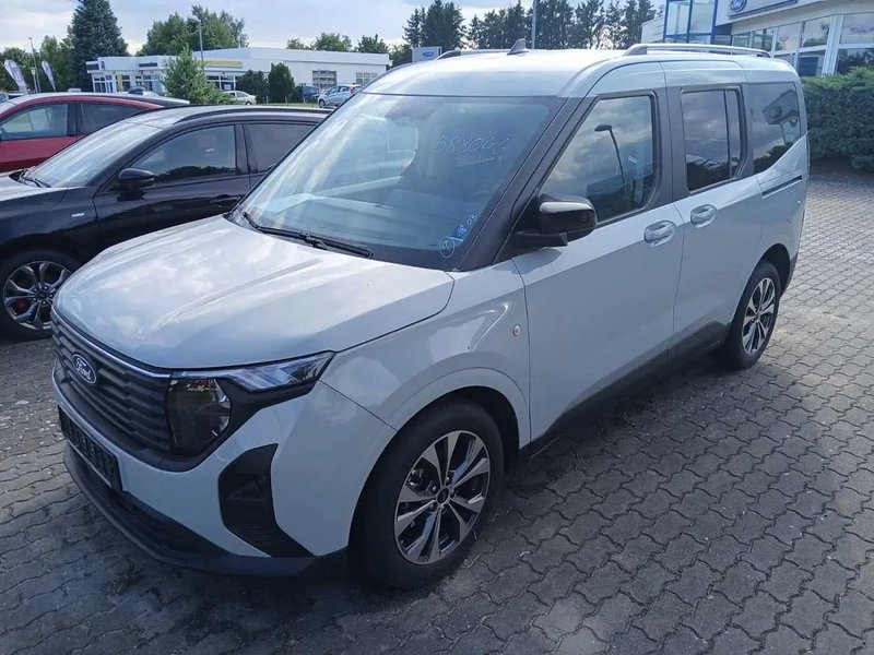 Ford Tourneo Courier 1.0 EcoBoost Titanium