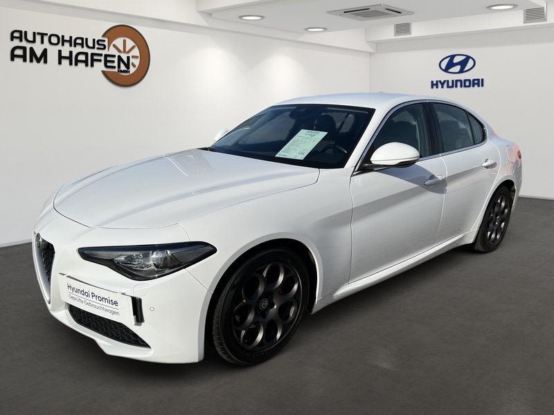 Alfa Romeo Giulia Super Automatik Navi 8-fach Teilleder Garantie
