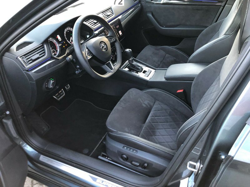 Skoda Superb Combi 1.8 TSI DSG SportLine 19" AHK