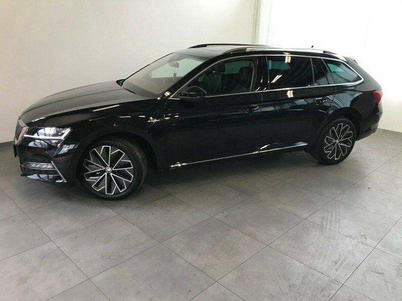 Skoda Superb Combi L&K iV AHK PANORAMA SOFORT