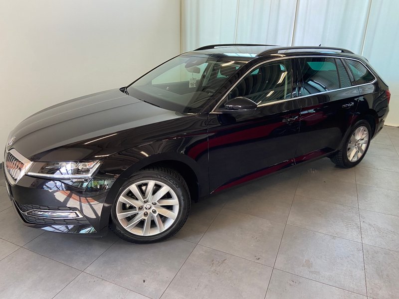 Skoda Superb Combi 2.0 TDI DSG 4x4 STYLE MATRIX ACC
