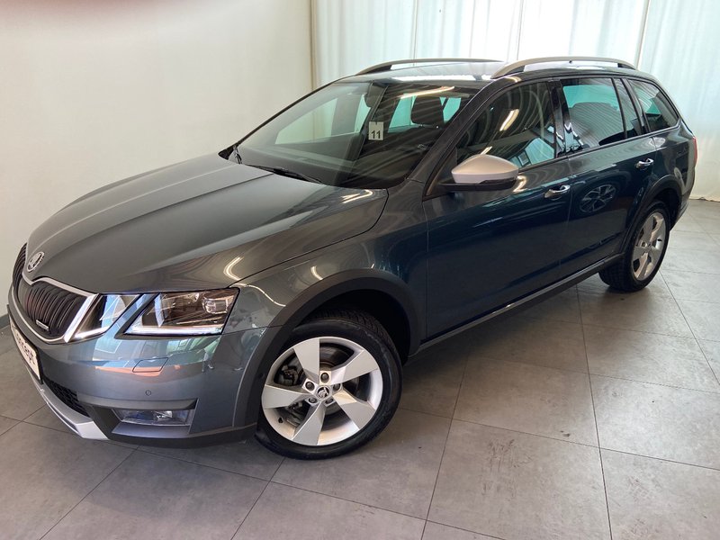 Skoda Octavia Combi 2.0 TDI 135kW DSG 4x4 Scout NAVI AHK LED