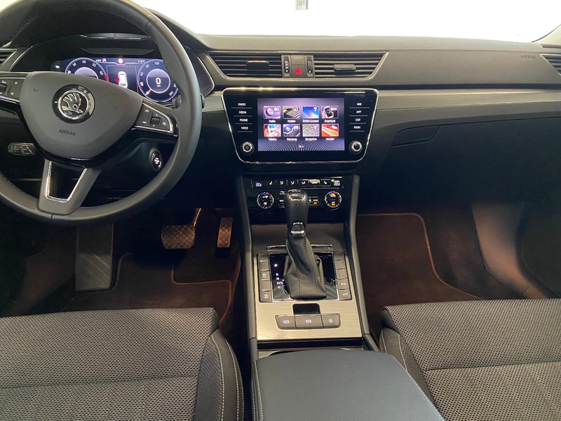 Skoda Superb Combi 2.0 TSI DSG STYLE COMBI KAMERA PANO NAVI MATRIX