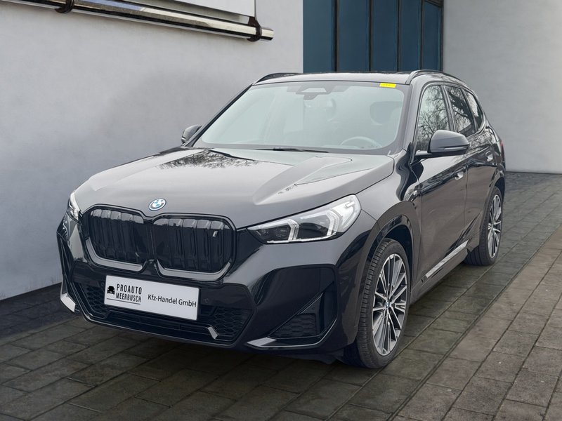 BMW iX1 30 xDrive M Sport AHK/MEMORY/HEADUP/PANO/H&K