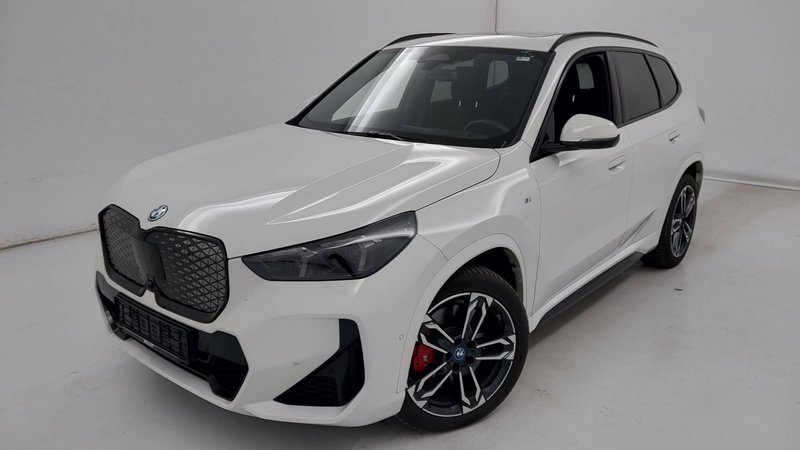 BMW iX1 20 eDrive M Sport PRO AHK/ADAPTLED/HUD/360°/PANO