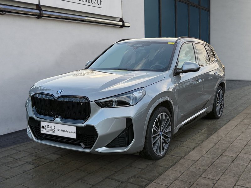 BMW iX1 30 xDrive M Sport AHK/ACC/H&K/HEADUP/PANO