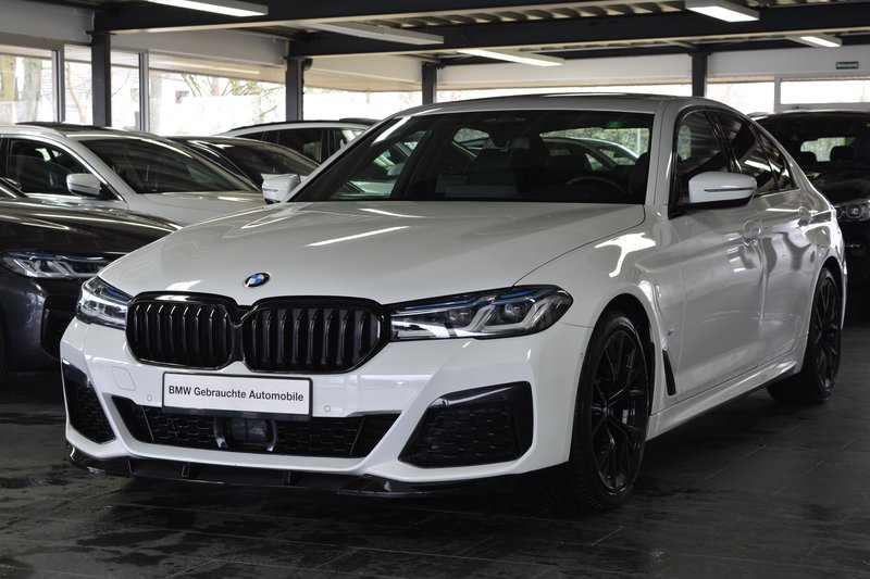 BMW 520d M Sport AHK/SITZLÜFTUNG/HUD/GLASDACH/19ZOLL