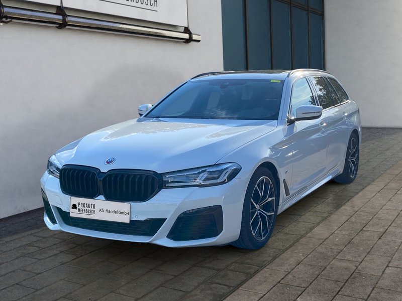 BMW 520 d M Sport AHK/PANORAMA/KAMERA/LEDER/LED/19´´