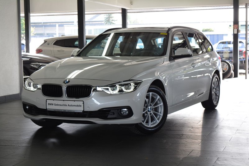 BMW 320i Advantage LED/Leder/AHK/Panorama