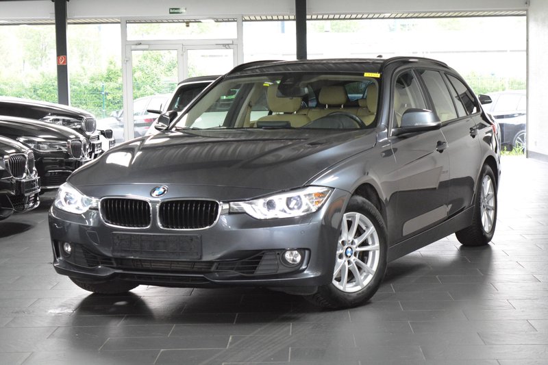 BMW 320i Touring Aut. HEAD-UP/AHK/NAVI/PANORAMA/LEDER