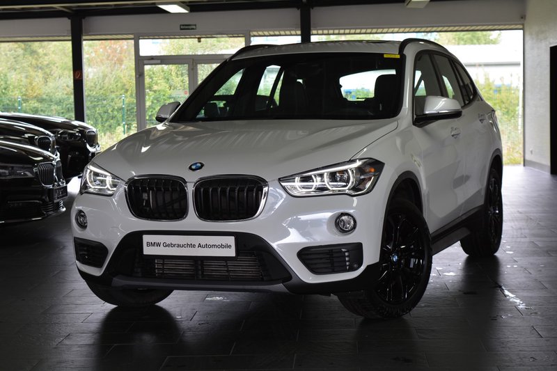 BMW X1 xDrive20i Advantage LED/NAVI/PANORAMA/LEDER