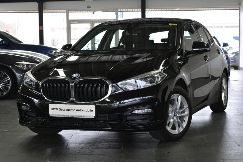 BMW 118d Sport Line Aut. AHK/LED/NAVI/LIVE COCKPIT/GLASDACH