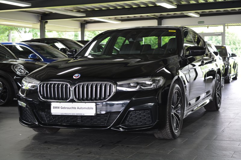 BMW 530 i M Sport HEAD-UP/GLASDACH/APPLE CARPLAY/LEDER