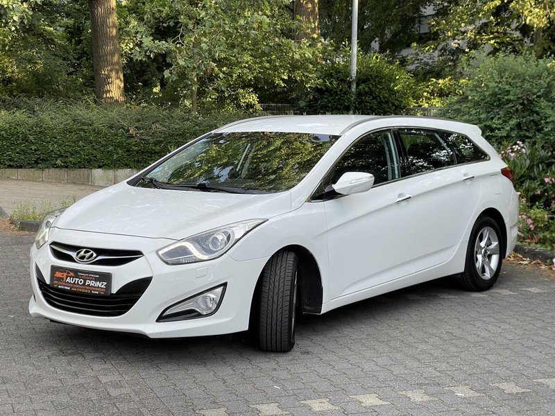 Hyundai i40 cw 1.7 CRDi 5 Star EDITION* AUTOMATIK / NAVI* TÜV NEU* KLIMA* PDC* SHZ
