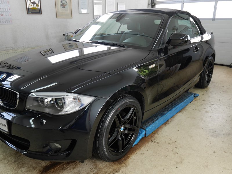 BMW 118i Cabrio Black-Line XENON,SHZ,PDC,17ZOLL,incl.1J.GARANTIE