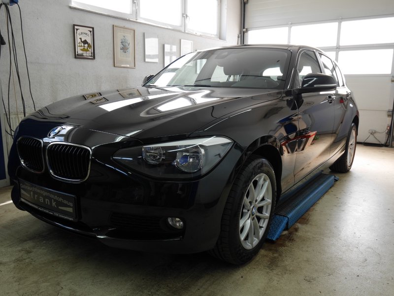 BMW 116i SPORTSITZE,NAVI,SHZ,PDC,1J.GARANTIE