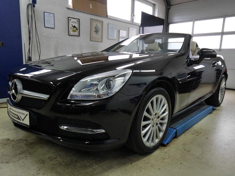 Mercedes-Benz SLK 200 BlueEFFICIENCY Airscarf,PDC,SHZ,Bluetooth,1J.GARANTIE