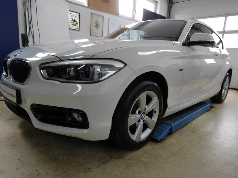 BMW 118d Sport Line LED,NAVI,AHK,1J.GARANTIE