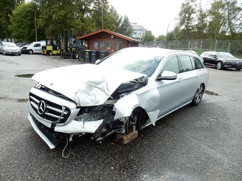 Mercedes Benz E 0 Gebraucht Kaufen In Hamburg Preis Eur Int Nr 168 Verkauft