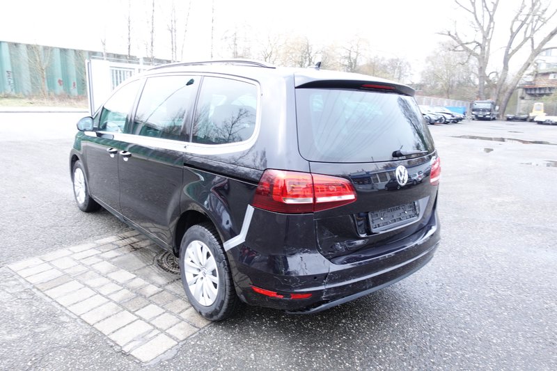 Volkswagen Sharan 2.0 TDI DSG 7-Sitze Autom. Navi. Klimaaaut. Alu. SHZ